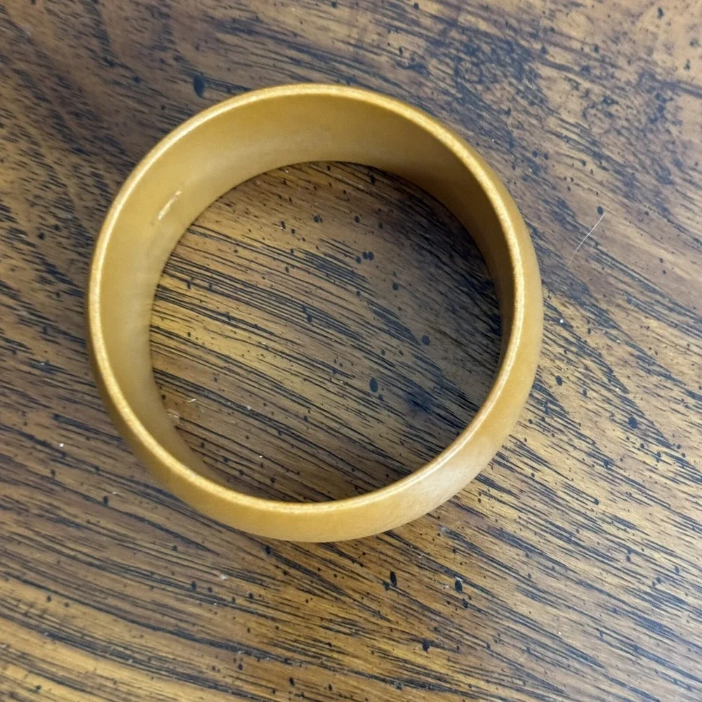 Vintage Lucite Chunky Wide‎ Bangle Bracelet Butterscotch